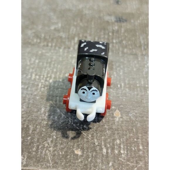 Mattel 2014 Thomas the Train Halloween vampire bats spider web toy figure - Picture 2 of 5